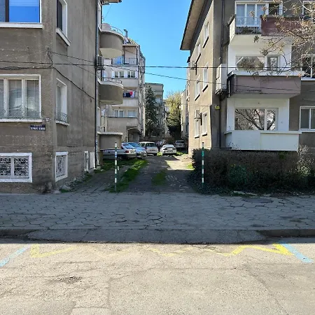 Niya Bourgas Apartment *