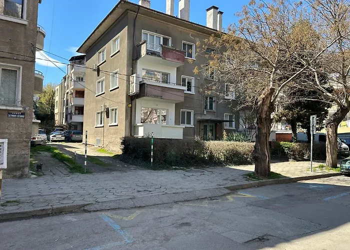 Niya Bourgas Burgas
